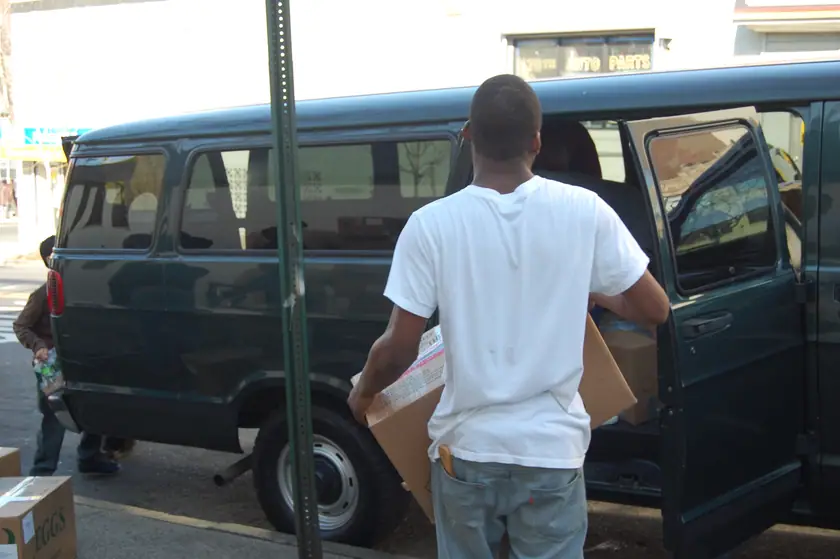 Cargando la camioneta