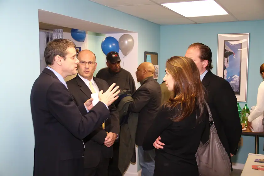 Invitados en la inauguración de la oficina